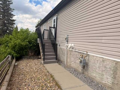 5019 49 Street, Hardisty, AB - Outdoor