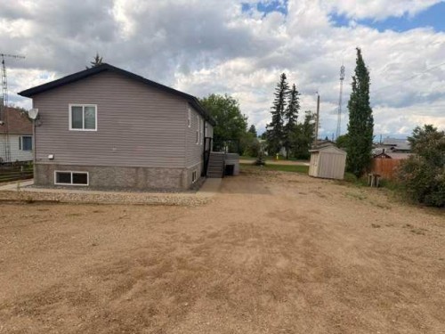 5019 49 Street, Hardisty, AB - Outdoor