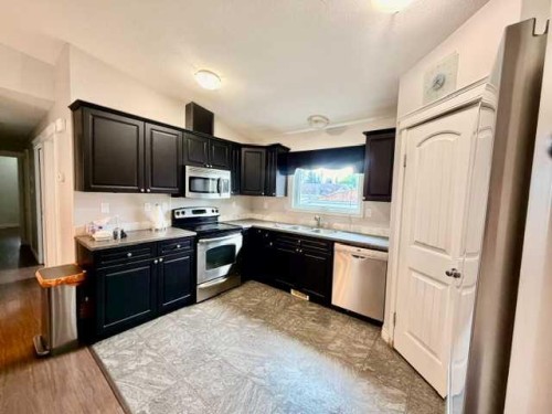 5019 49 Street, Hardisty, AB - Indoor Photo Showing Kitchen