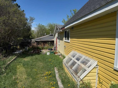 3922A 46 Street, Ponoka, AB 