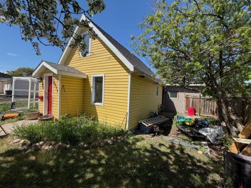 3922A 46 Street, Ponoka, AB 