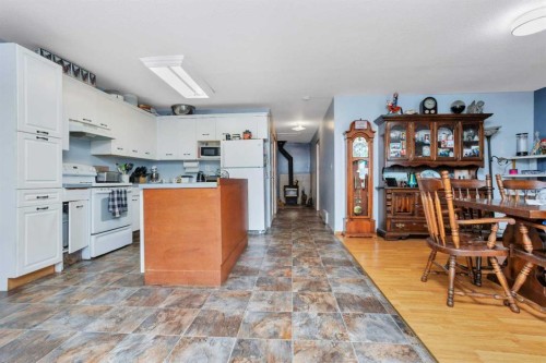 35005 Range Road 15, Rural Red Deer County, AB - Indoor Photo Showing Kitchen