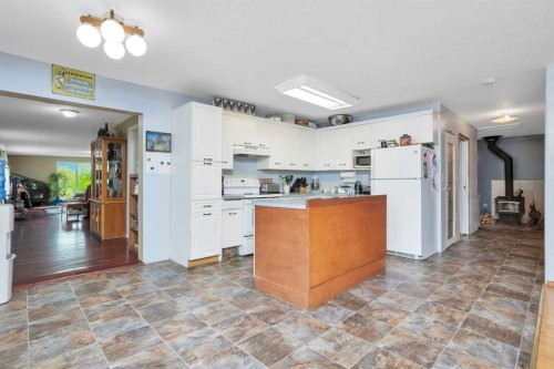 35005 Range Road 15, Rural Red Deer County, AB - Indoor Photo Showing Kitchen