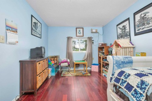 35005 Range Road 15, Rural Red Deer County, AB - Indoor Photo Showing Bedroom