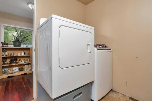 35005 Range Road 15, Rural Red Deer County, AB - Indoor Photo Showing Laundry Room