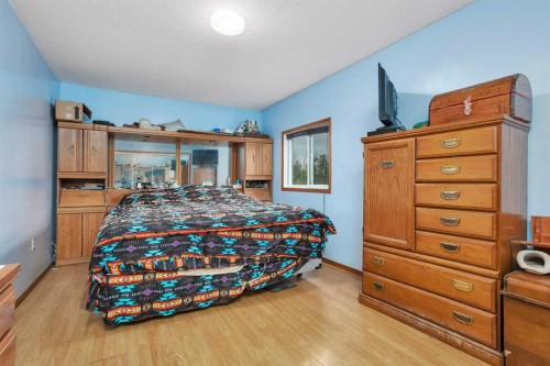 35005 Range Road 15, Rural Red Deer County, AB - Indoor Photo Showing Bedroom