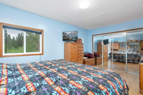 35005 Range Road 15, Rural Red Deer County, AB - Indoor Photo Showing Bedroom