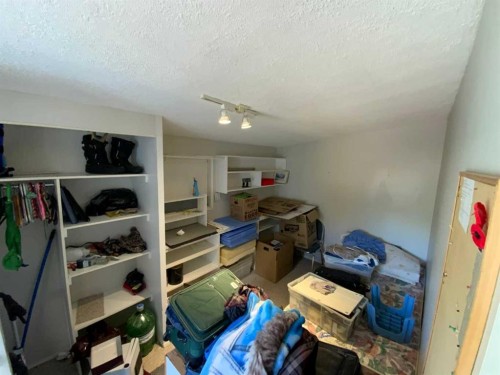 48 Mobile Drive Ne, Three Hills, AB 