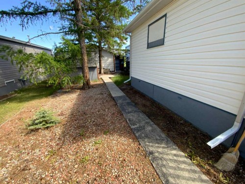 48 Mobile Drive Ne, Three Hills, AB 