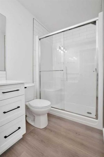 38 Station Drive, Sylvan Lake, AB - Indoor Photo Showing Bathroom
