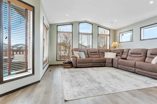 50 Wilkinson Circle, Sylvan Lake, AB - Indoor Photo Showing Living Room
