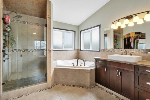 50 Wilkinson Circle, Sylvan Lake, AB - Indoor Photo Showing Bathroom