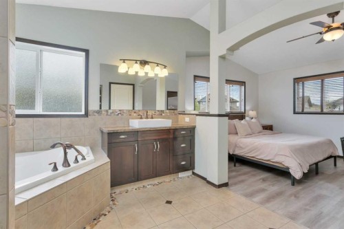 50 Wilkinson Circle, Sylvan Lake, AB - Indoor Photo Showing Bathroom