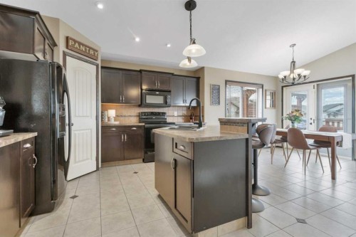 50 Wilkinson Circle, Sylvan Lake, AB - Indoor Photo Showing Kitchen
