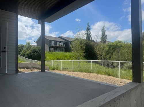 8 Henner'S Place, Lacombe, AB - Outdoor