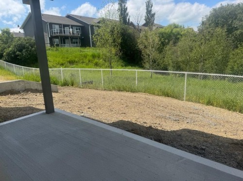 8 Henner'S Place, Lacombe, AB - Outdoor