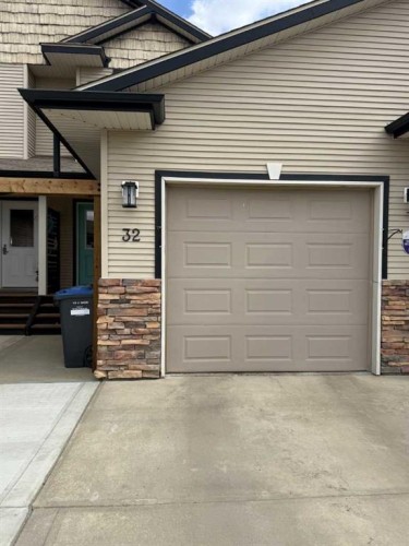 32 Legend Court  Sylvan Lake, AB T4S 0B1