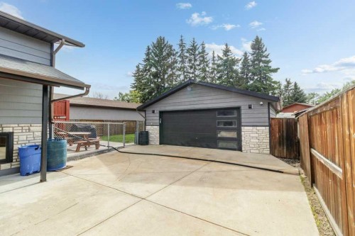 16 Willow Street, Sylvan Lake, AB 