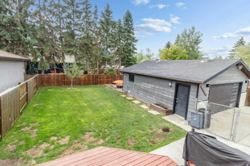 16 Willow Street, Sylvan Lake, AB 