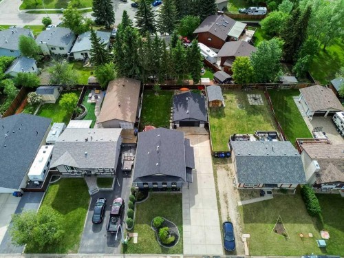 16 Willow Street, Sylvan Lake, AB 