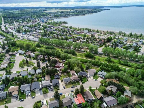 16 Willow Street, Sylvan Lake, AB 