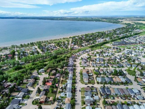 16 Willow Street, Sylvan Lake, AB 