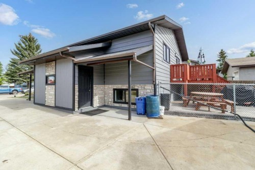 16 Willow Street, Sylvan Lake, AB 