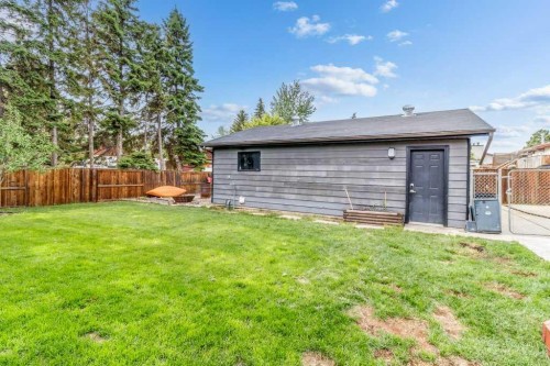 16 Willow Street, Sylvan Lake, AB 