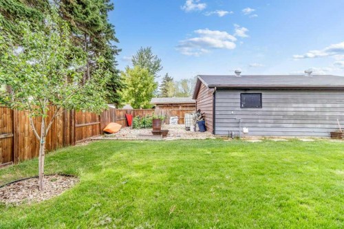 16 Willow Street, Sylvan Lake, AB 