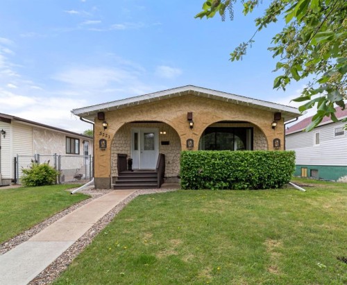 5221 42 Street  Camrose, AB T4V 1A7