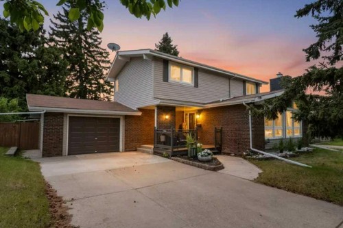 5 Selkirk Boulevard, Red Deer, AB 