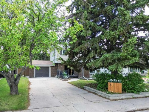 5 Selkirk Boulevard, Red Deer, AB 