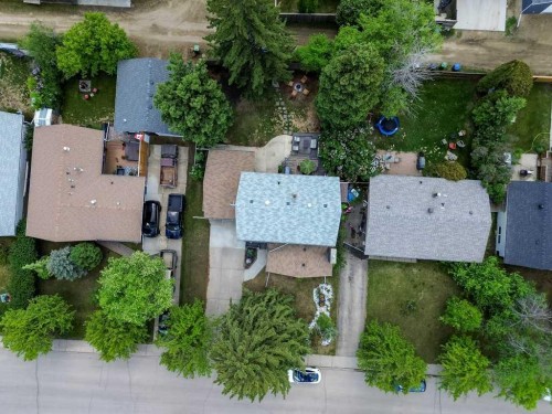 5 Selkirk Boulevard, Red Deer, AB 