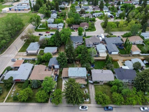 5 Selkirk Boulevard, Red Deer, AB 