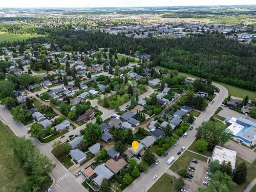 5 Selkirk Boulevard, Red Deer, AB 