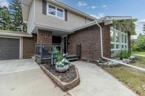 5 Selkirk Boulevard, Red Deer, AB 