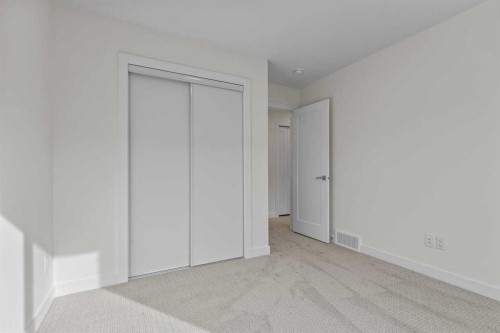 42 Corner Glen Manor Ne, Calgary, AB 