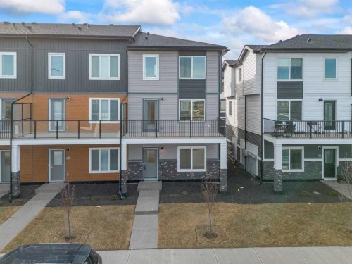42 Corner Glen Manor Ne, Calgary, AB 