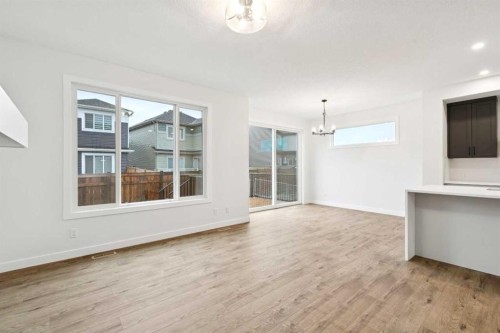 37 Sora Gardens Se, Calgary, AB 