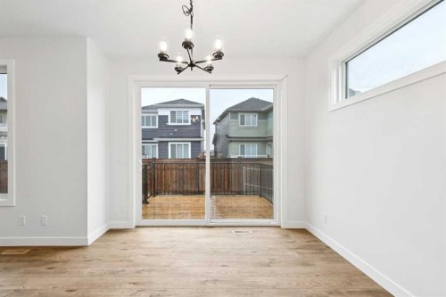 37 Sora Gardens Se, Calgary, AB 