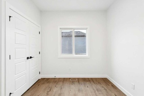 37 Sora Gardens Se, Calgary, AB 