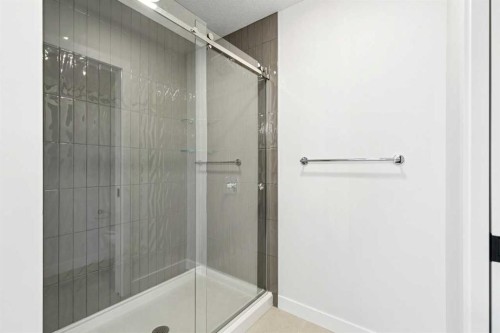 37 Sora Gardens Se, Calgary, AB 