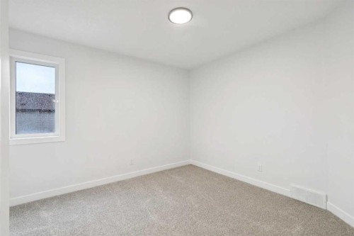 37 Sora Gardens Se, Calgary, AB 