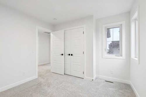 37 Sora Gardens Se, Calgary, AB 
