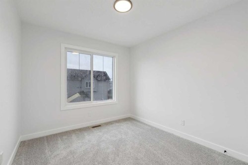 37 Sora Gardens Se, Calgary, AB 