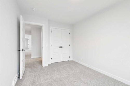 37 Sora Gardens Se, Calgary, AB 