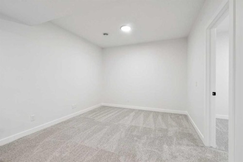 37 Sora Gardens Se, Calgary, AB 
