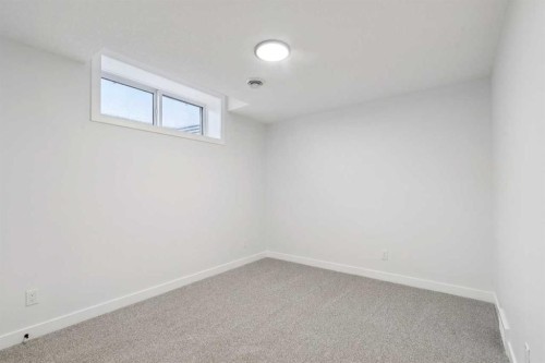 37 Sora Gardens Se, Calgary, AB 