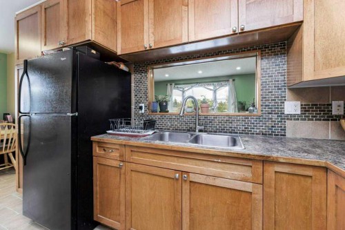 22 Mcintosh Avenue, Red Deer, AB 