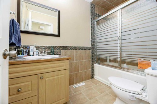 22 Mcintosh Avenue, Red Deer, AB 